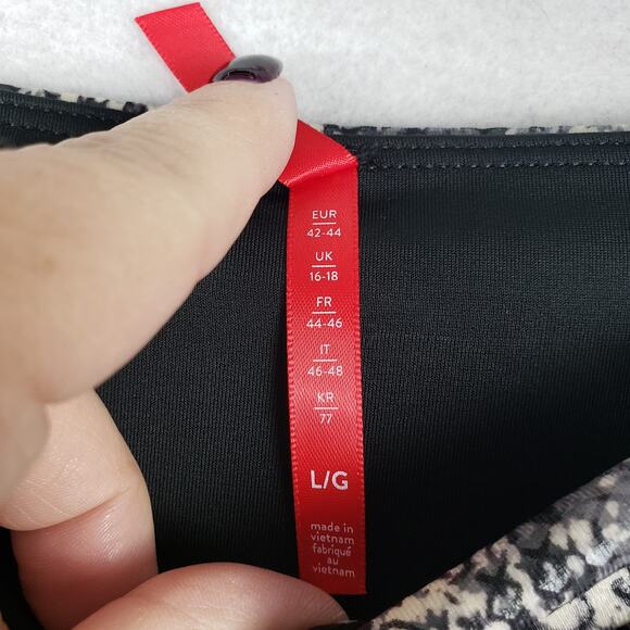 Spanx Women's L Faux Leather Shine Snakeskin Leggings Gray Animal Print New - Picture 9 of 12